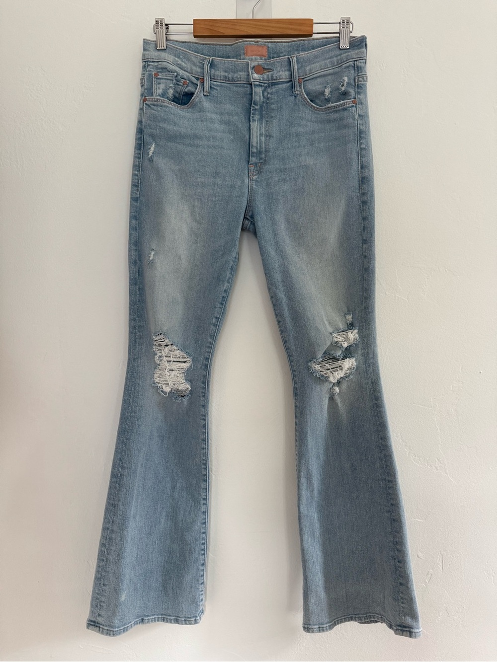 Mother The Weekender Flare Jean Free Hugs Distressed Light Wash Denim - Picture 3 of 15